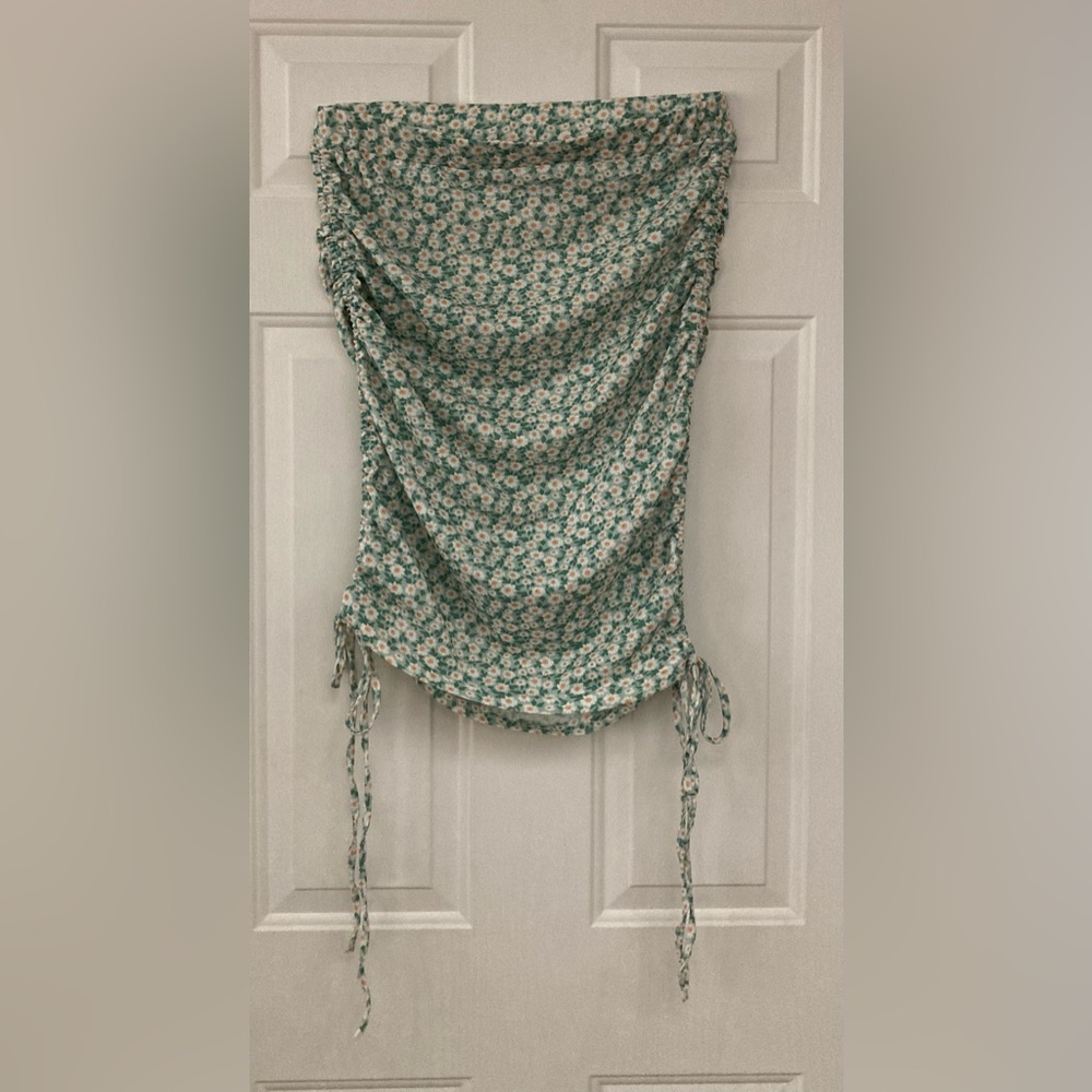 💚🤍🌼🤍💚SHEIN Curve Green w/white flowers TubeTop w/ adjustable ruched side ties